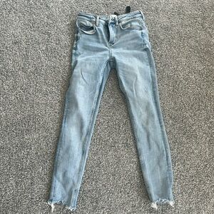 Zara low waisted skinny jeans, super stretchy and comfortably size 4